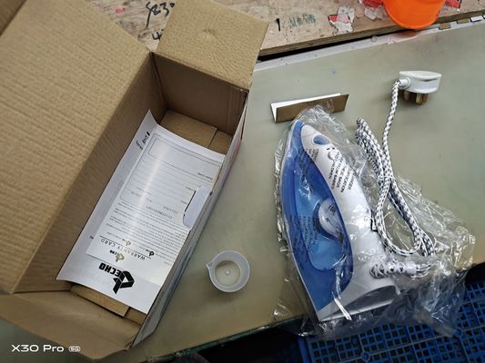 Каждый раз получайте идеально просверленную одежду с LM-303 Steam Iron при 230 В